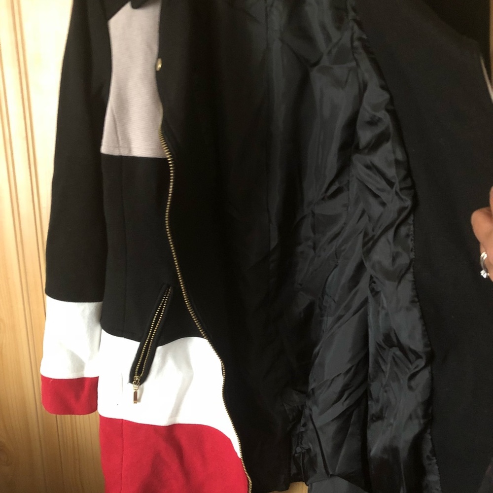 Woman’s Color-block Jacket - Picture 4 of 4